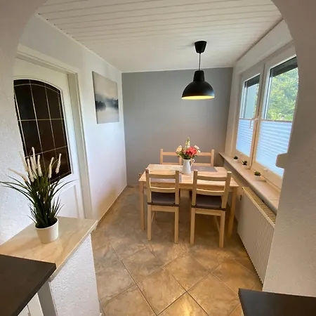 Schickes Ferienhaus, Freistehend, Direkte Waldlage, Terrasse, Garten, Wlan