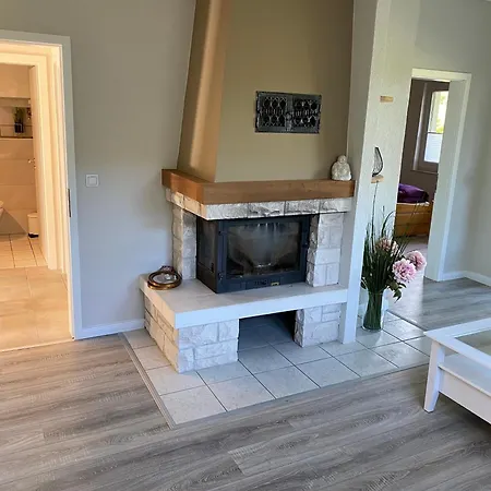 Schickes Ferienhaus, Freistehend, Direkte Waldlage, Terrasse, Garten, Wlan