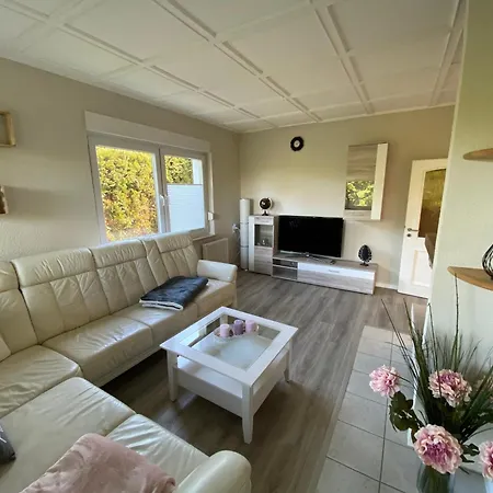 Schickes Ferienhaus, Freistehend, Direkte Waldlage, Terrasse, Garten, Wlan Wienrode