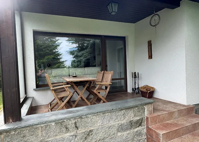 Semesterbostad Schickes Ferienhaus, Freistehend, Direkte Waldlage, Terrasse, Garten, Wlan Wienrode