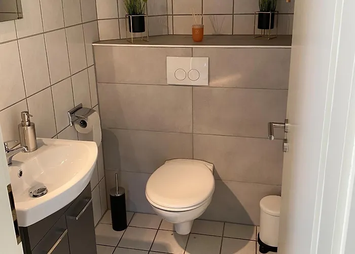 Semesterbostad Schickes Ferienhaus, Freistehend, Direkte Waldlage, Terrasse, Garten, Wlan *