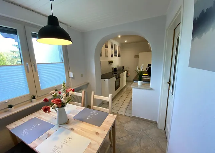 بيت للعطل Kleine Lodge, Freistehend, Direkte Waldlage, Terrasse, Garten, Grill, Wlan *