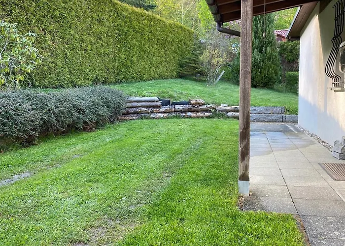 Schickes Ferienhaus, Freistehend, Direkte Waldlage, Terrasse, Garten, Wlan Wienrode