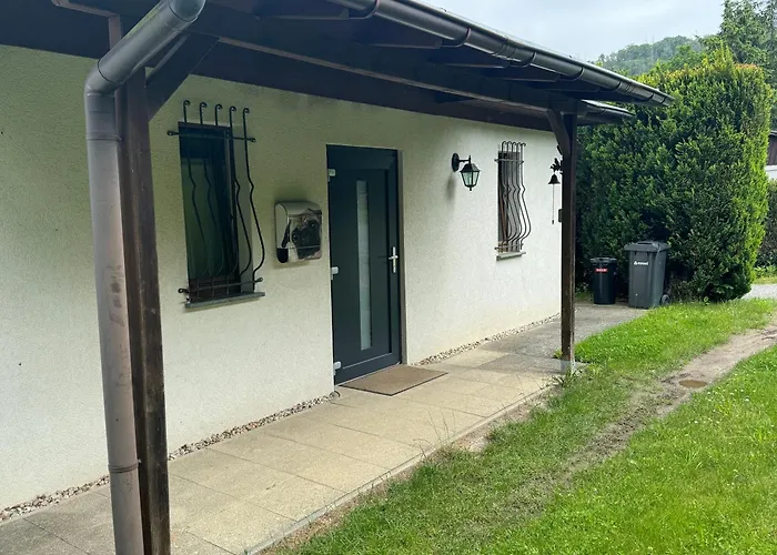 Schickes Ferienhaus, Freistehend, Direkte Waldlage, Terrasse, Garten, Wlan Wienrode