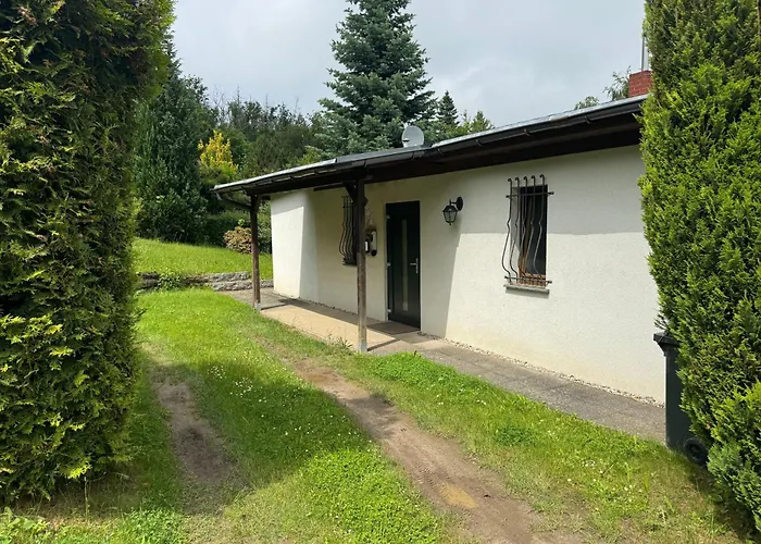 Schickes Ferienhaus, Freistehend, Direkte Waldlage, Terrasse, Garten, Wlan * Wienrode